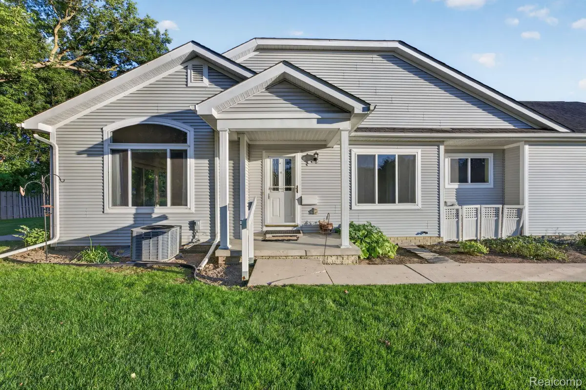 100 Aberdeen Drive #36, Flushing, MI 48433 - #1