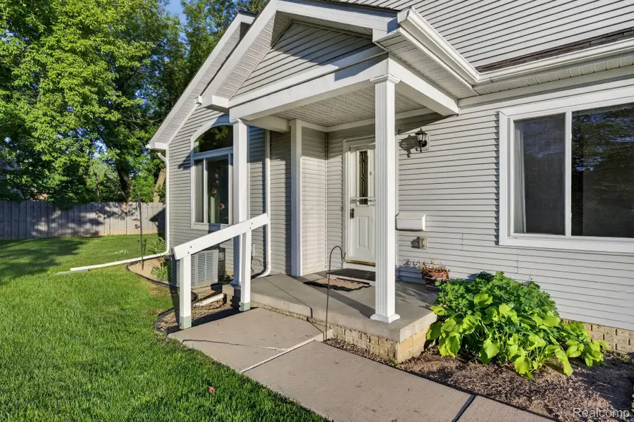 100 Aberdeen Drive #36, Flushing, MI 48433 - #2