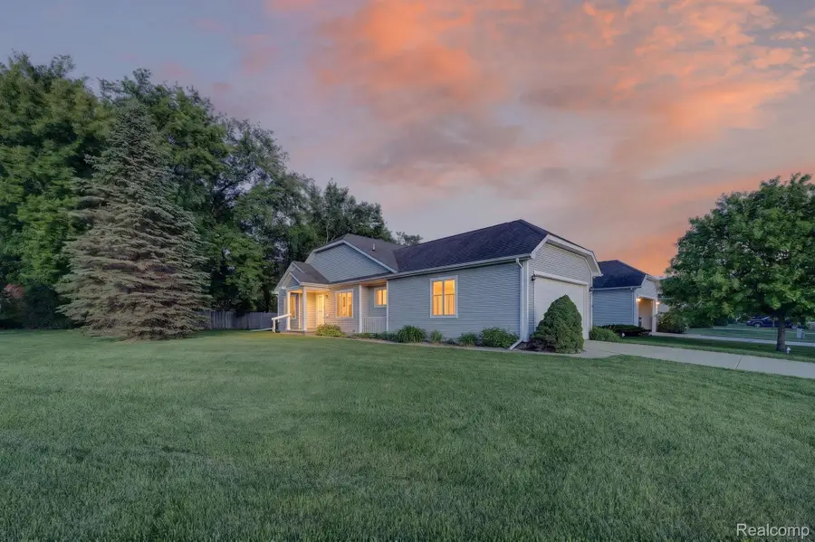 100 Aberdeen Drive #36, Flushing, MI 48433 - #3
