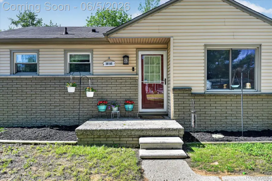 39185 Chase Street, Romulus, MI 48174 - #2