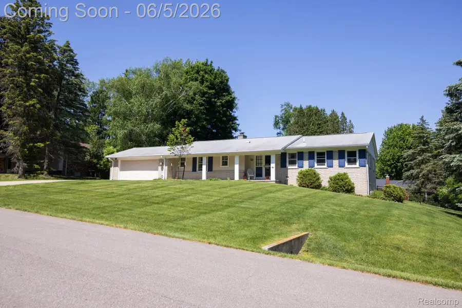 724 Sandstone Drive, Rochester Hills, MI 48309 - #3