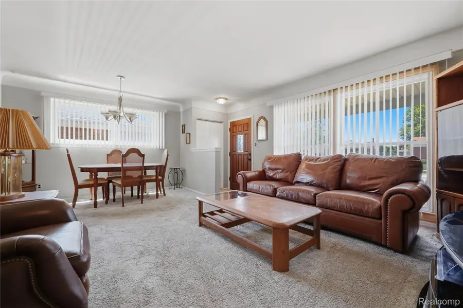 28832 Los Olas Drive, Warren, MI 48093 - #2