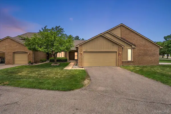 552 Tennyson, RochesterHills, MI 48307