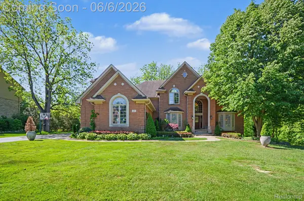 109 W Knorrwood Drive, Rochester, MI 48306