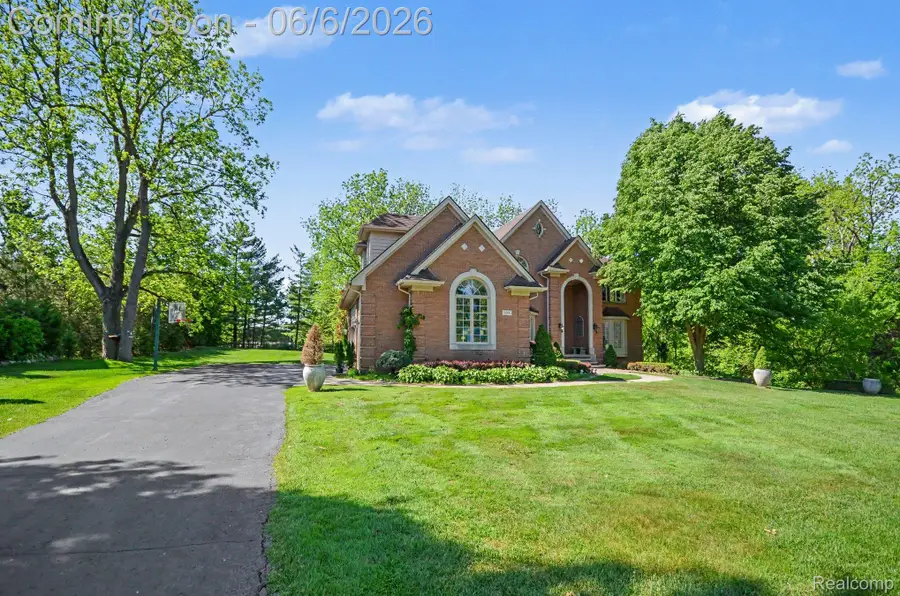 109 W Knorrwood Drive, Rochester, MI 48306 - #3