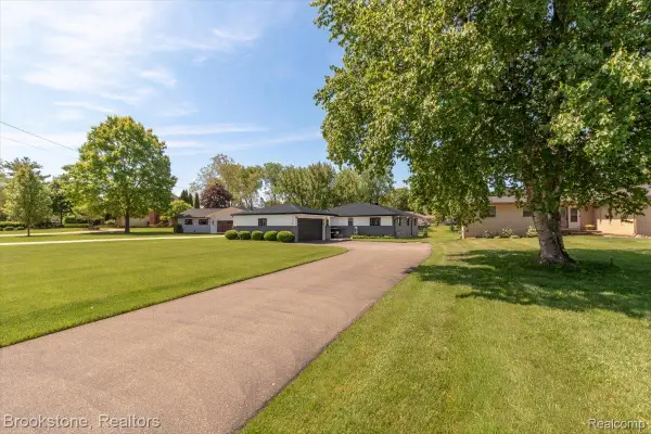 3378 Kingsway Drive, Highland, MI 48356