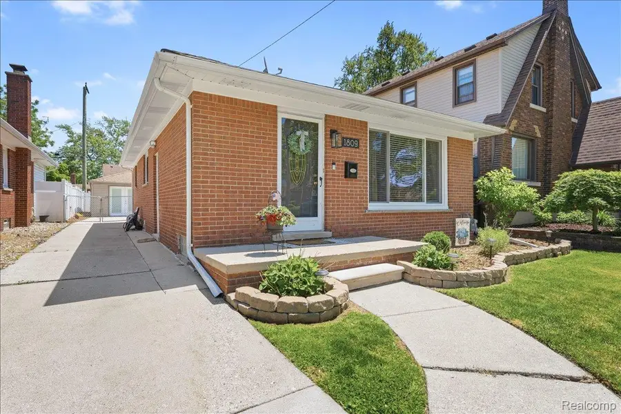 1809 12th Street, Wyandotte, MI 48192 - #2