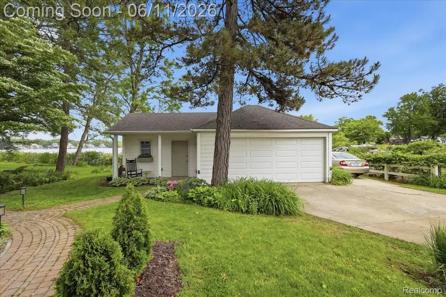 6880 Forestlawn Court, Waterford, MI 48327 - #3