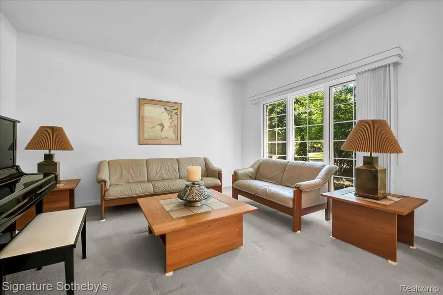 6925 Elm Park Drive, Troy, MI 48098 - #2