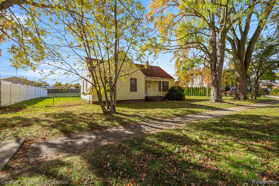 24541 Hass Street, Dearborn Heights, MI 48127 - #2