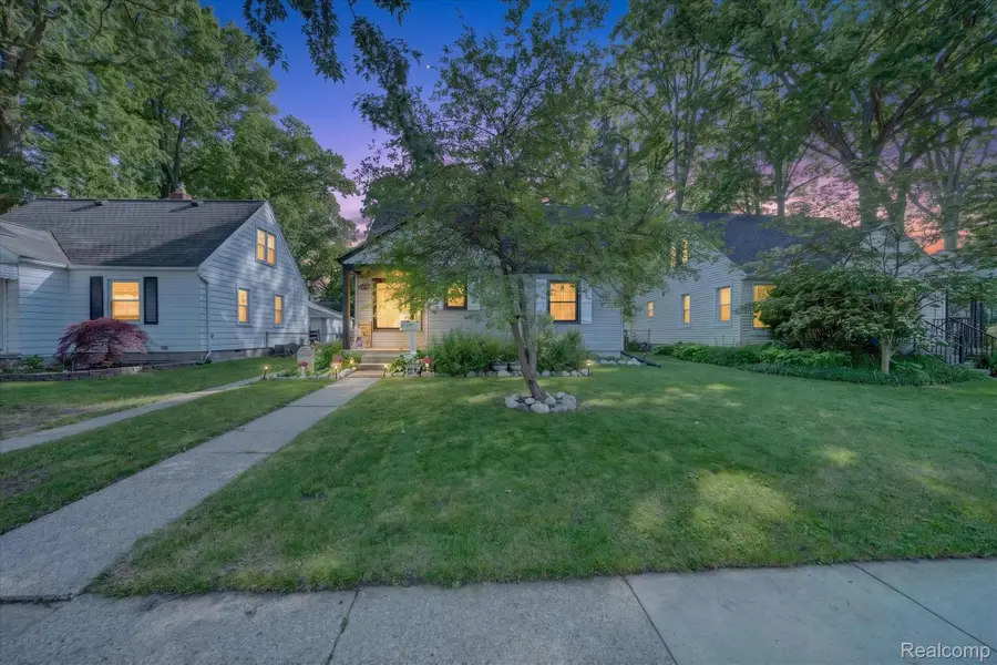 22729 Cleveland Street, Dearborn, MI 48124 - #2