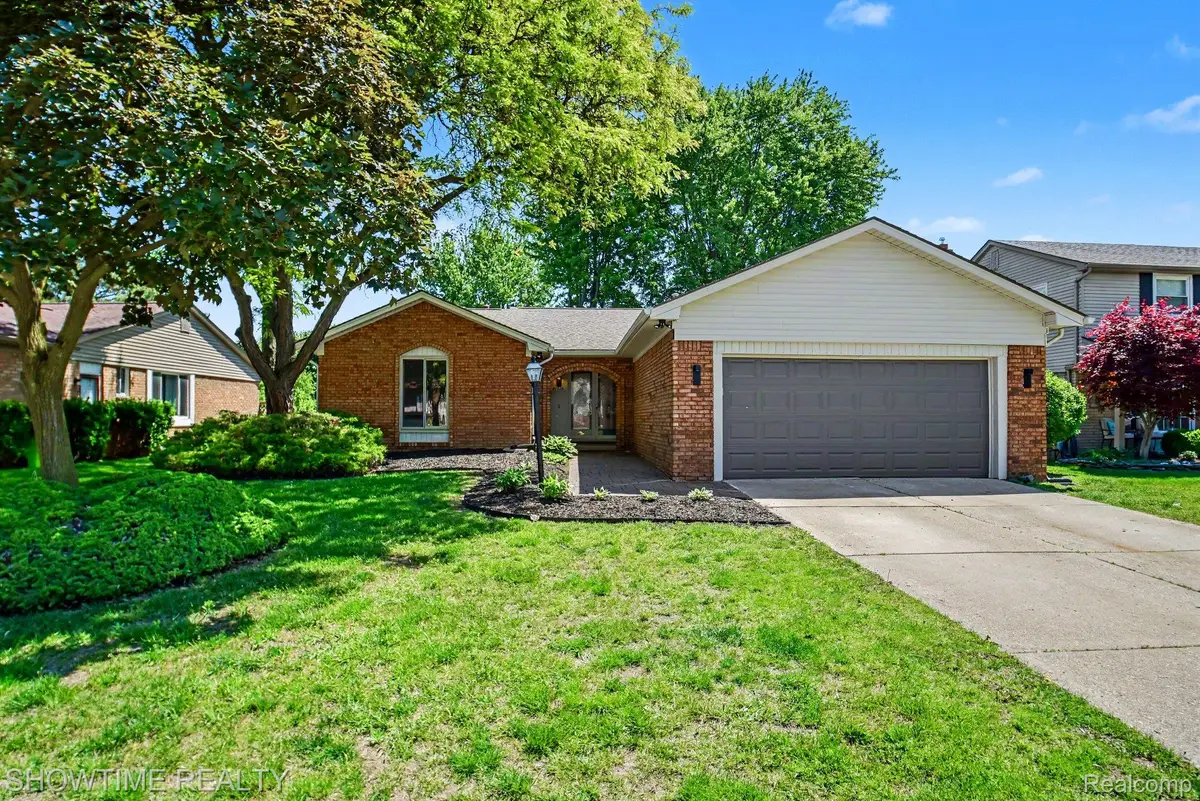 47726 Lexington Drive, Macomb, MI 48044 - #1