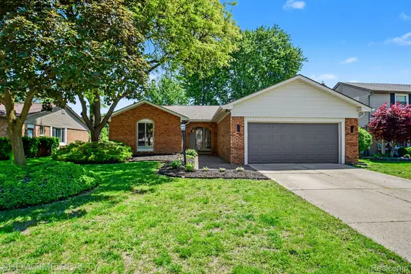 47726 Lexington Drive, Macomb, MI 48044