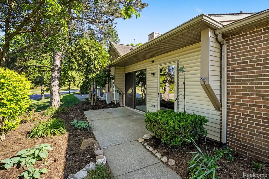 314 Spring Brooke Drive #7, Brighton, MI 48116 - #2
