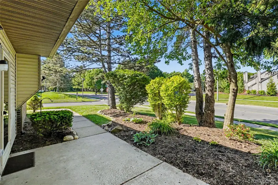 314 Spring Brooke Drive #7, Brighton, MI 48116 - #3