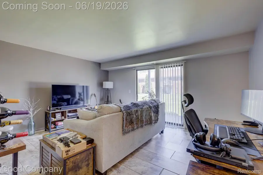 43244 Mound Road #2, Sterling Heights, MI 48314 - #3