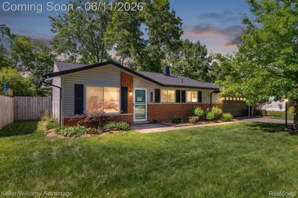 6589 Doyon Drive S, Waterford, MI 48327