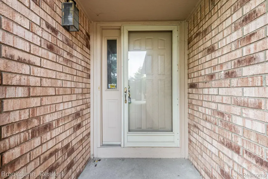 41213 Whispering Oaks Drive #19, Clinton, MI 48038 - #2