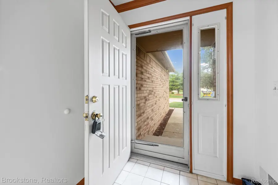 41213 Whispering Oaks Drive #19, Clinton, MI 48038 - #3