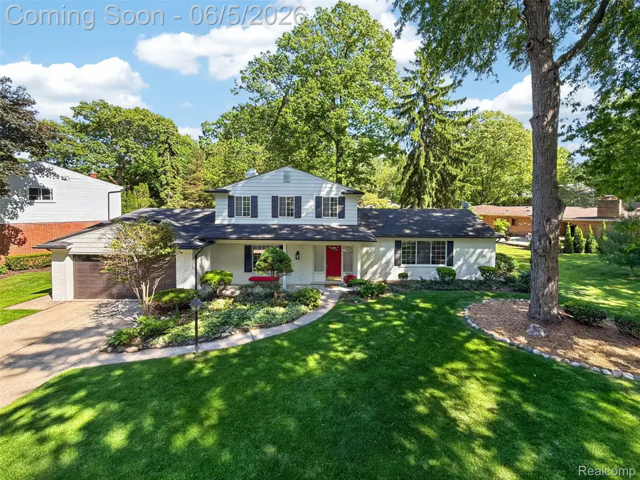 16240 Forestview Drive, Clinton Township, MI 48036 - #2