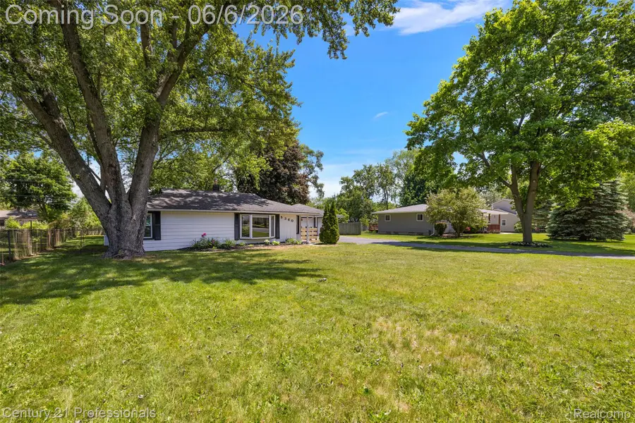 5360 Frankwill Avenue, Clarkston, MI 48346 - #2