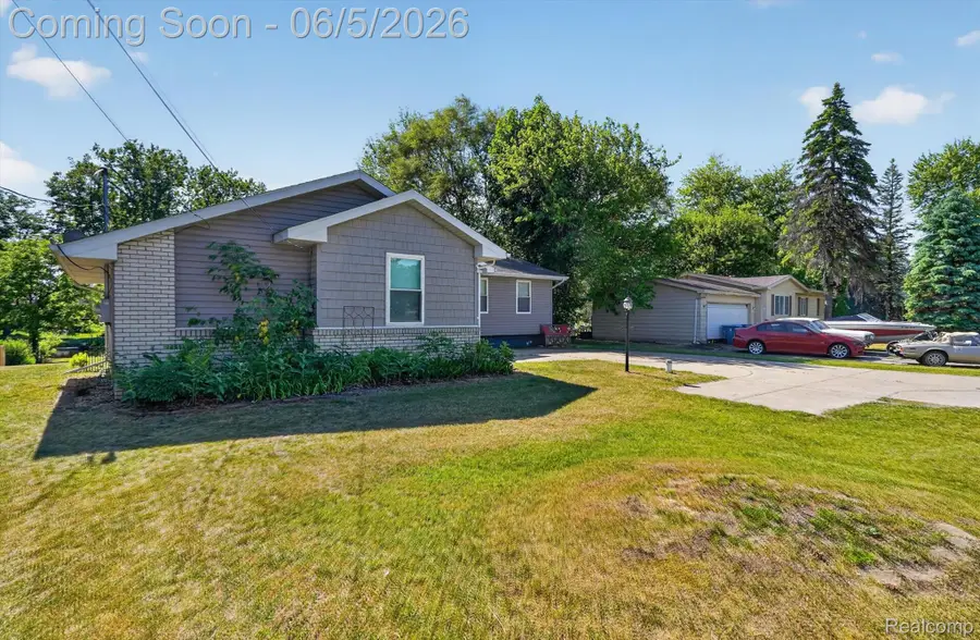 14232 North Road, Fenton, MI 48430 - #2
