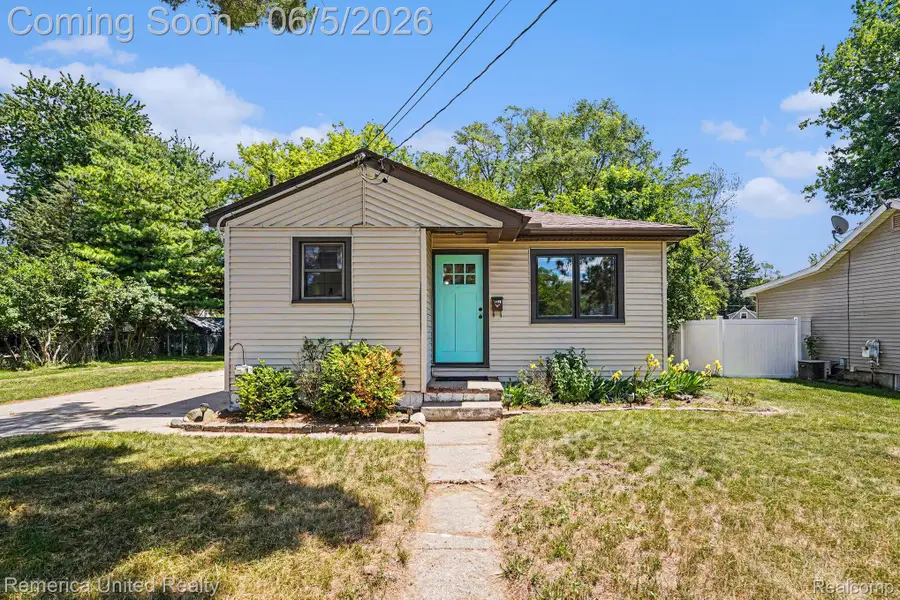 1024 Lee Street, Fenton, MI 48430 - #2