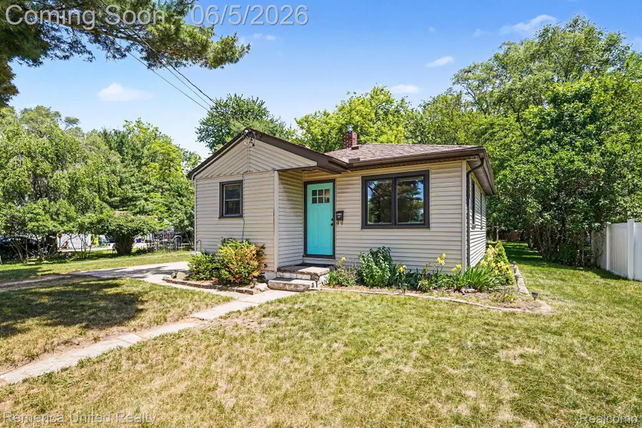 1024 Lee Street, Fenton, MI 48430 - #3