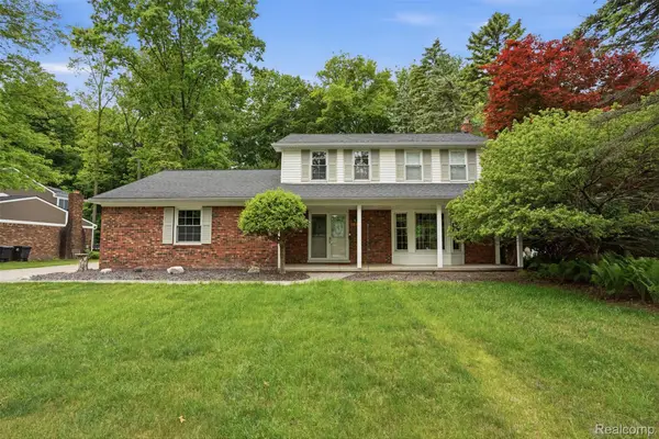 18461 Gill Road, Livonia, MI 48152