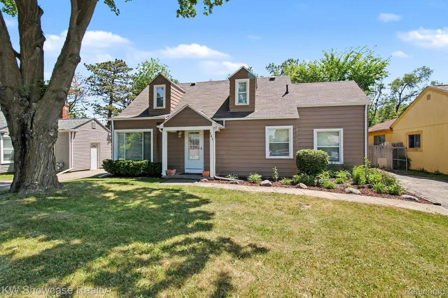 141 Kissane Avenue, Brighton, MI 48116 - #3
