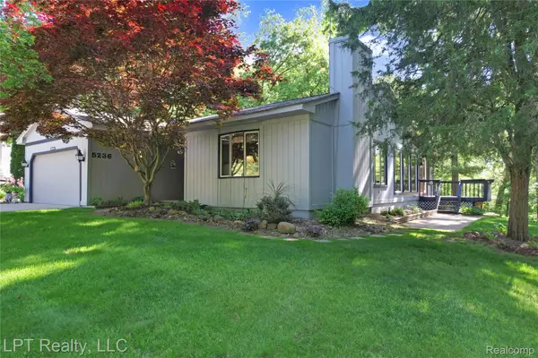5236 Schlenker Road, Hamburg, MI 48139