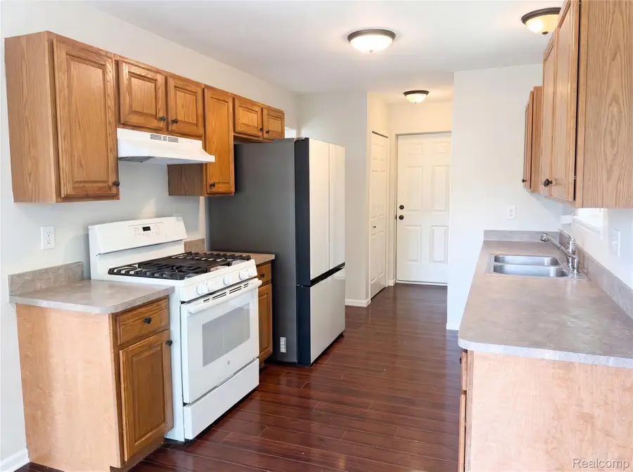 42724 N Walnut Street, Clinton, MI 48036 - #2