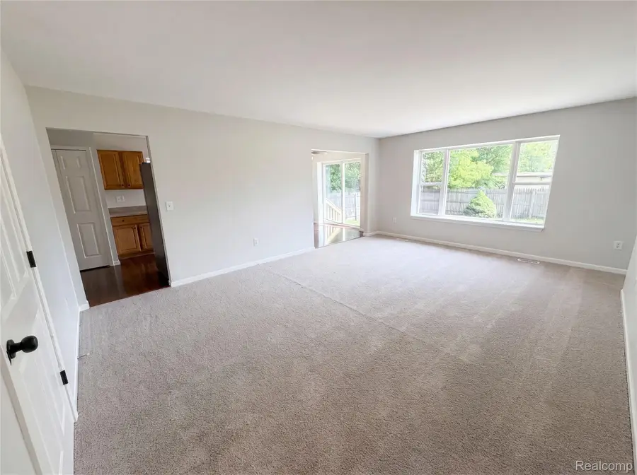 42724 N Walnut Street, Clinton, MI 48036 - #3
