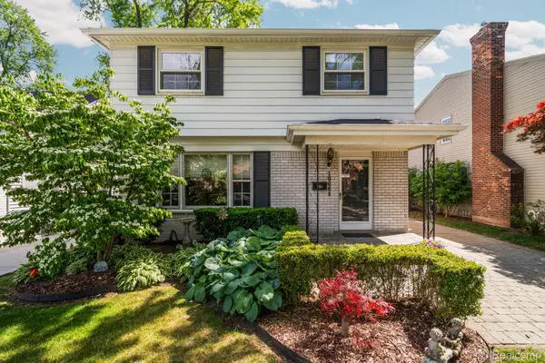 10065 Hart Avenue, HuntingtonWoods, MI 48070