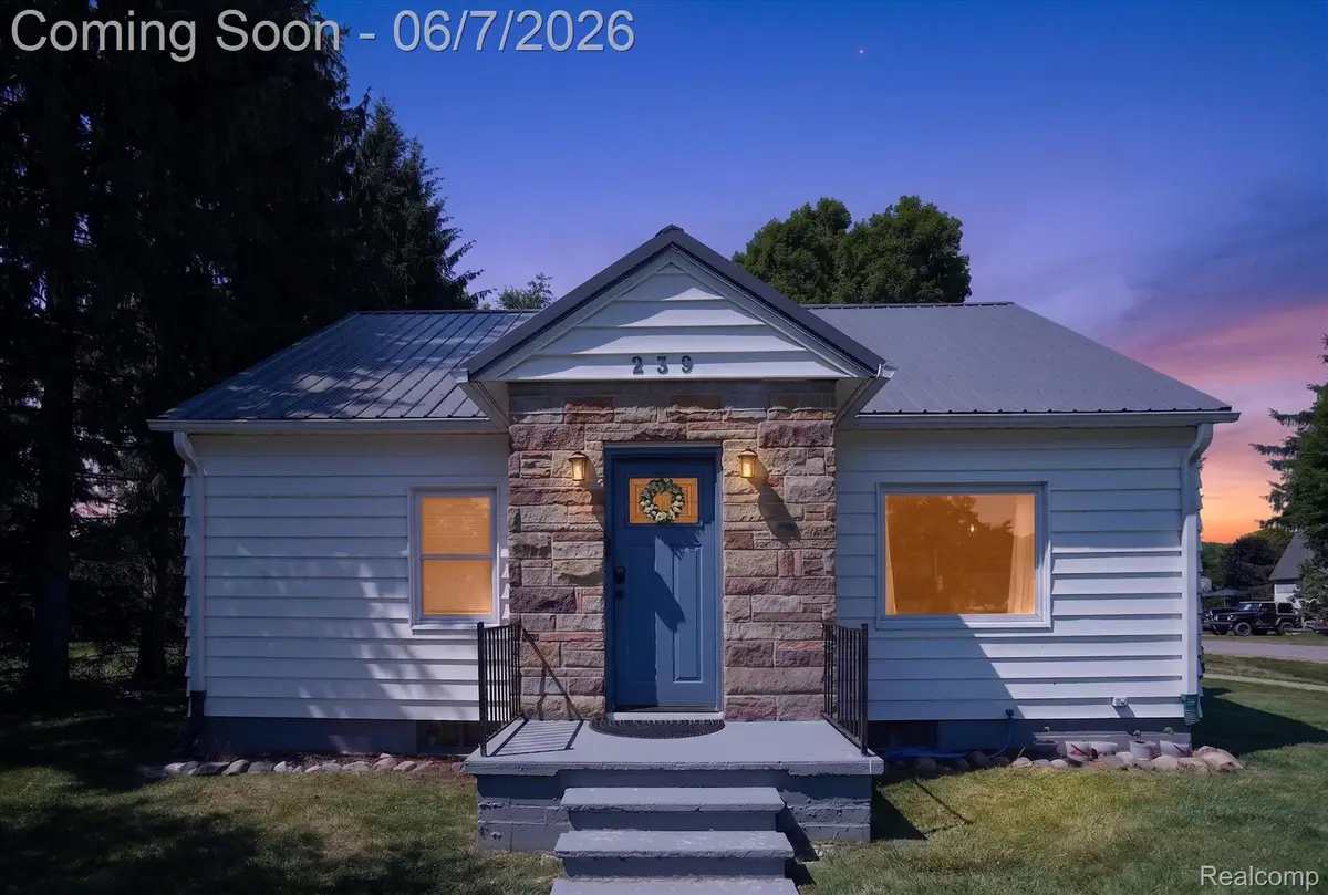 239 E Chestnut Street, Webberville, MI 48892 - #1