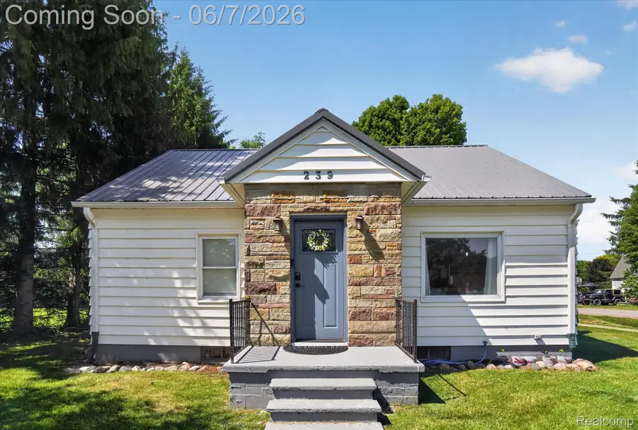239 E Chestnut Street, Webberville, MI 48892 - #3
