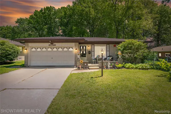 31720 Kelly Road, Roseville, MI 48066