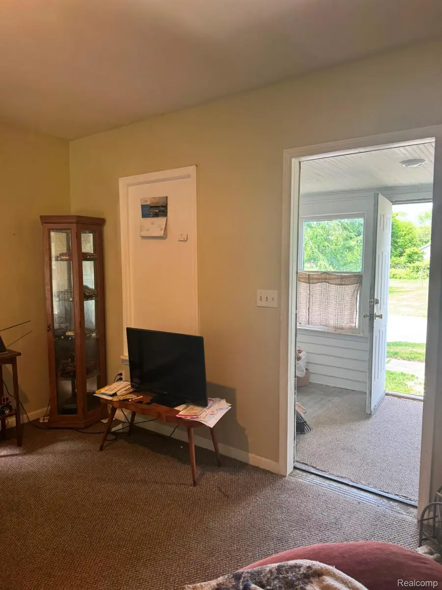823 Remington Avenue, Flint, MI 48507 - #3