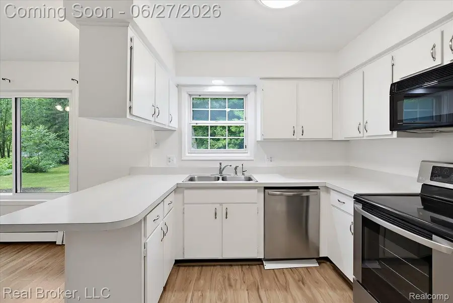 8320 Hillpoint Drive, Brighton, MI 48116 - #3