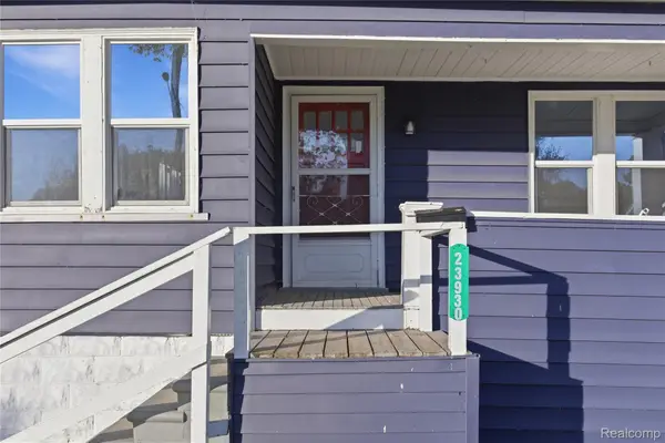 23930 Elmira Street, StClairShores, MI 48082