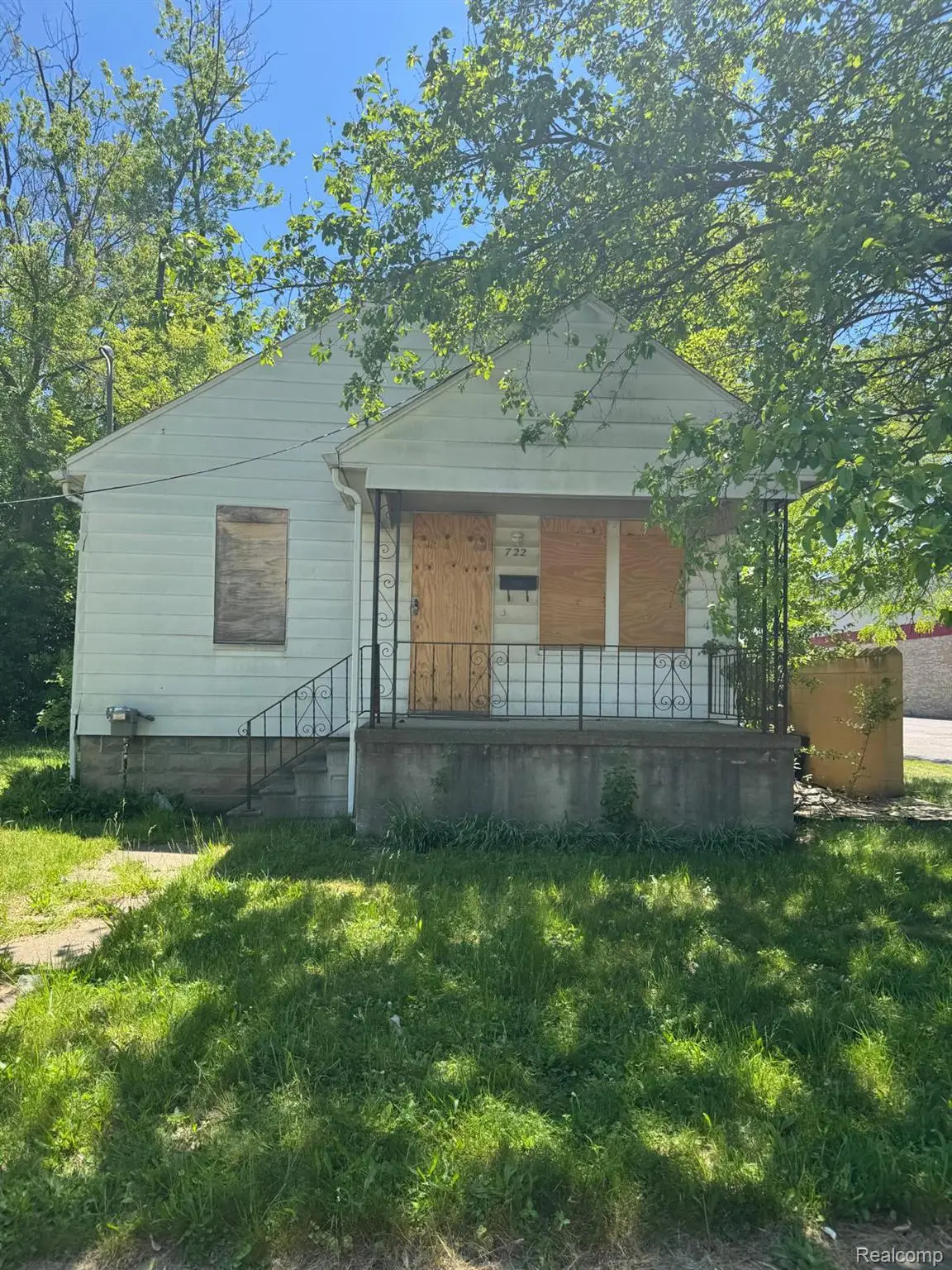 722 E Ridgeway Avenue, Flint, MI 48505 - #1