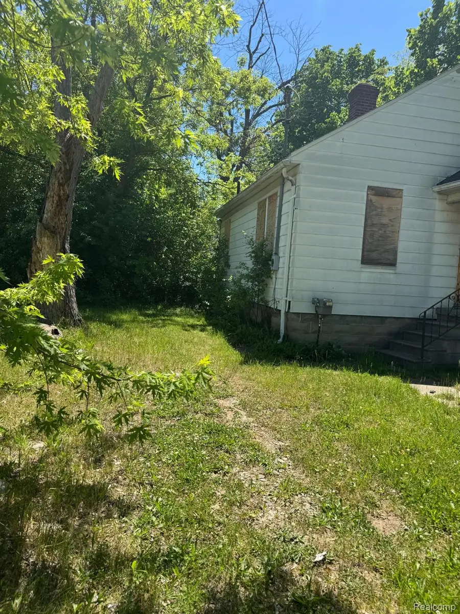 722 E Ridgeway Avenue, Flint, MI 48505 - #2