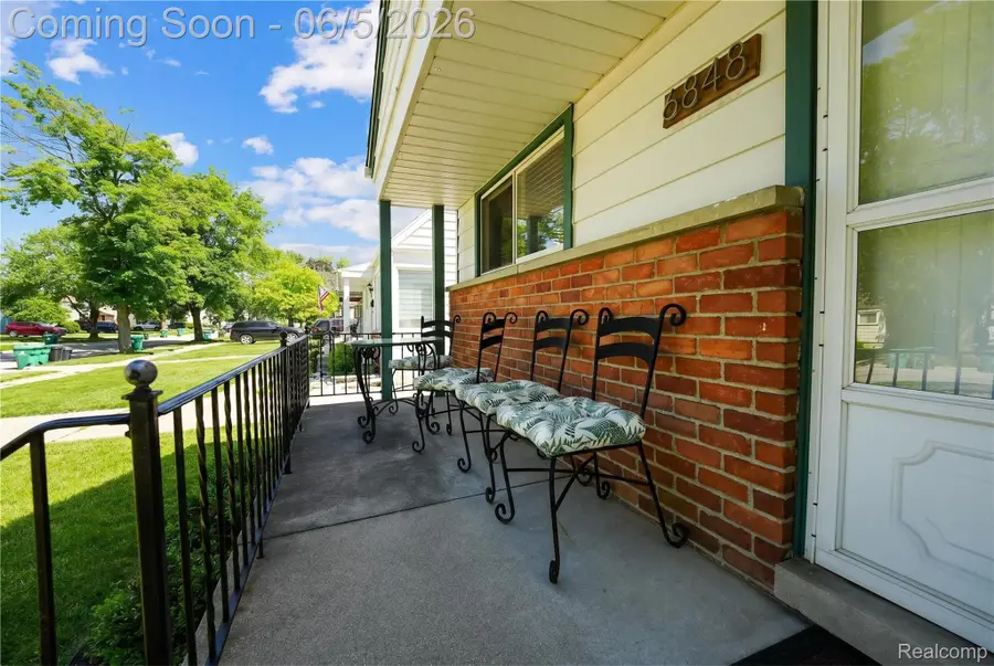 6848 Cardwell Street, Garden City, MI 48135 - #2