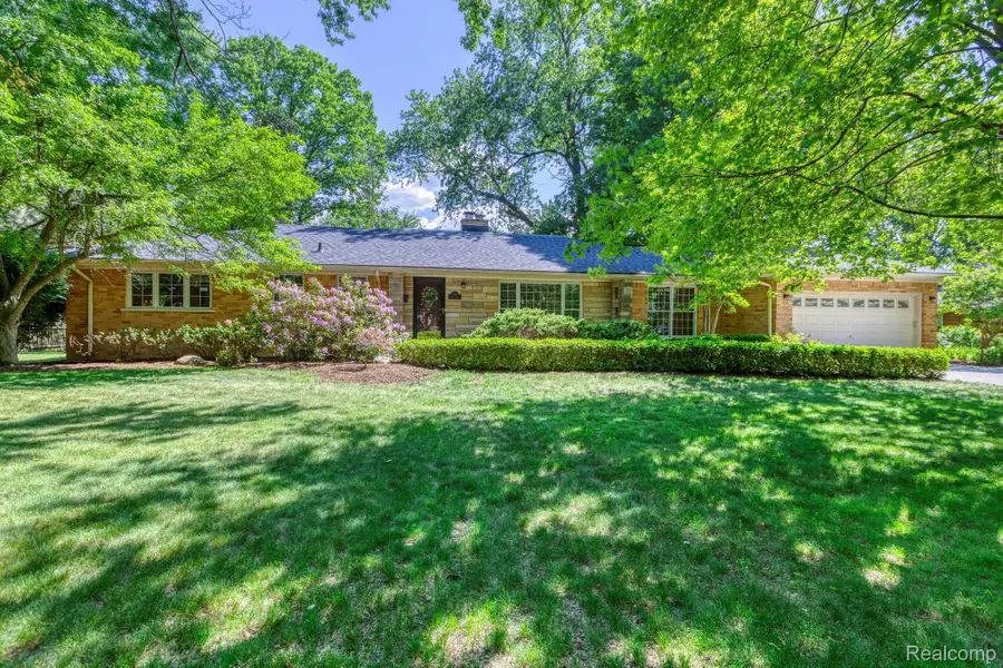 19141 Warwick Street, Franklin, MI 48025 - #2