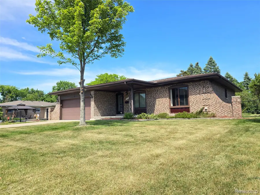36086 English Drive, Sterling Heights, MI 48310 - #2