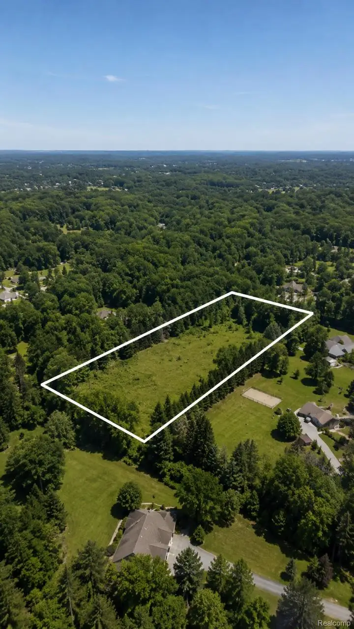 700 W Maple Road, Milford, MI 48381 - #2