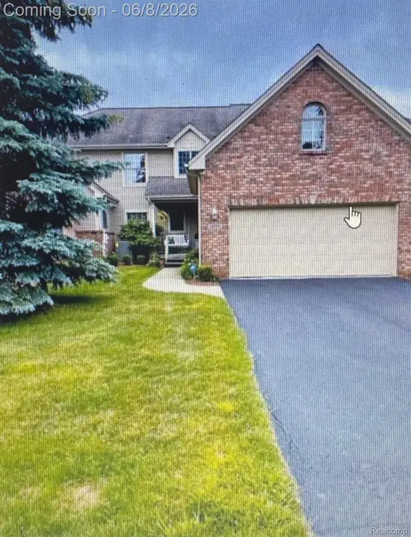 8095 Woodstone Court, GrandBlanc, MI 48439