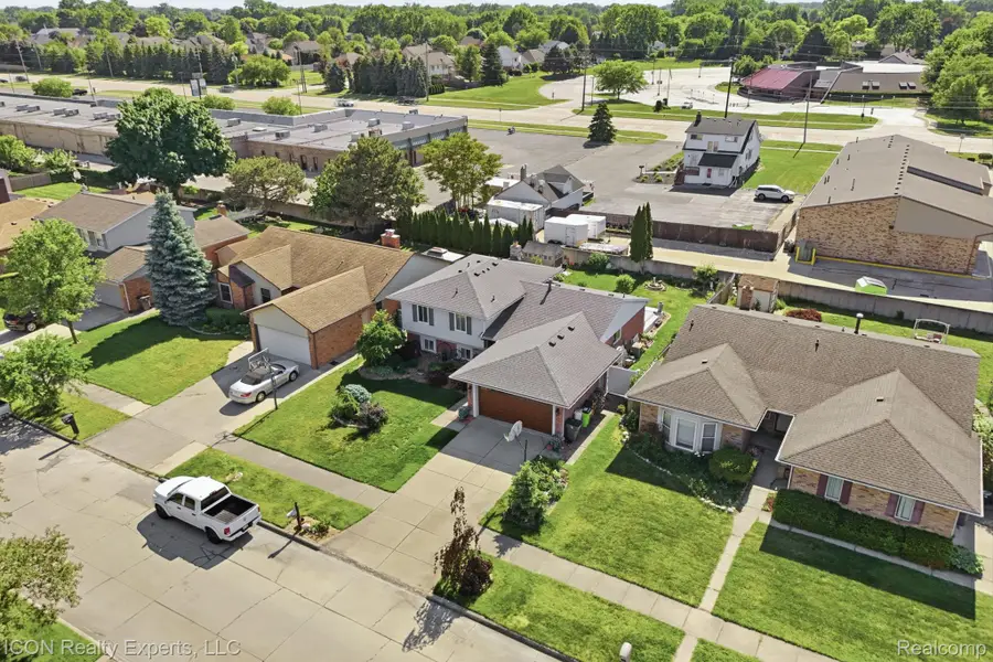 40567 Santoni Drive, Clinton, MI 48038 - #2