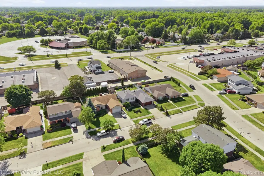 40567 Santoni Drive, Clinton, MI 48038 - #3
