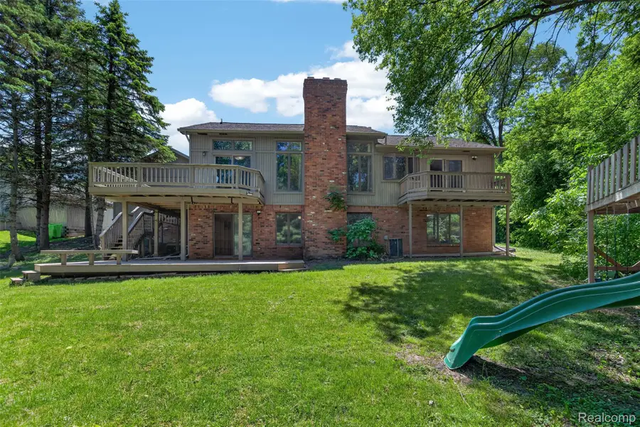 8694 Brazos Court, White Lake, MI 48386 - #2